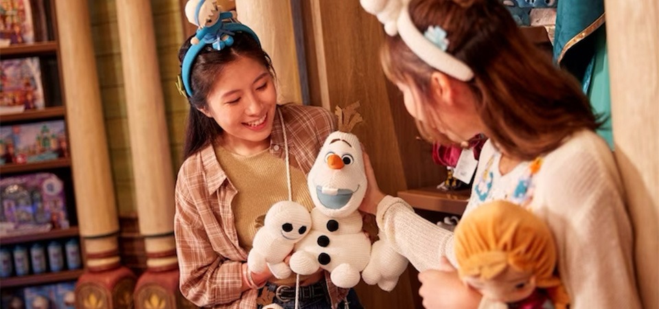 Shop and Dine in the Heart of Arendelle