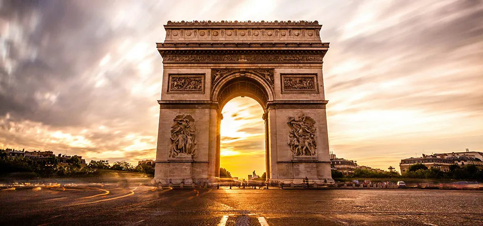 Explore Arc de Triomphe